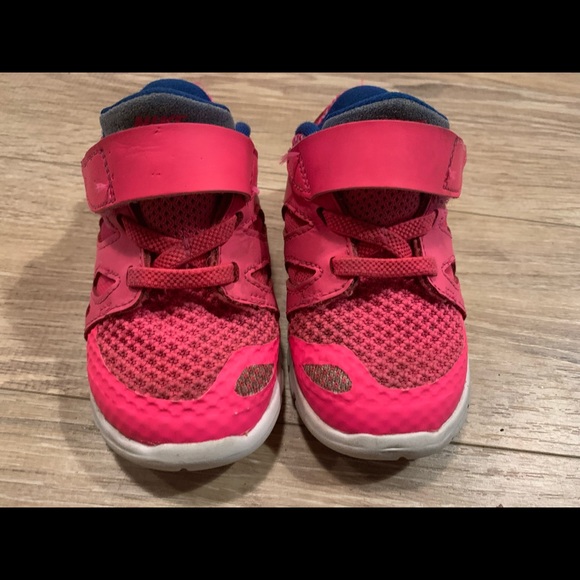 Nike Free Runners - Picture 2 of 5